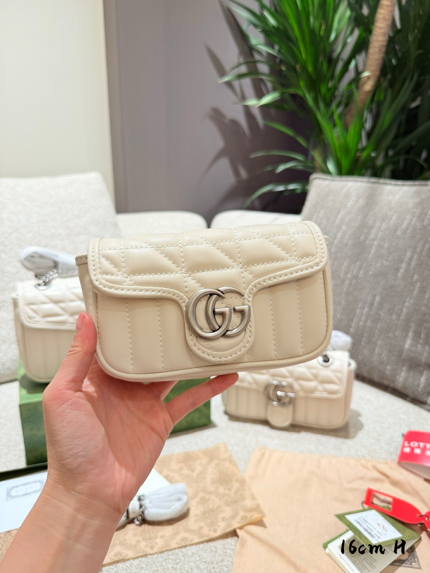Gucci Silver Logo-Accented Bag 539