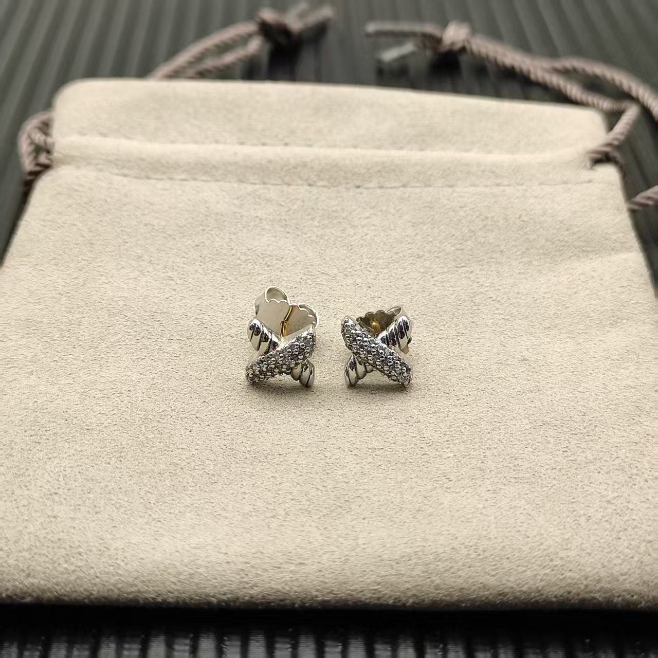David Yurman Silver Logo-Accented Earrings 232