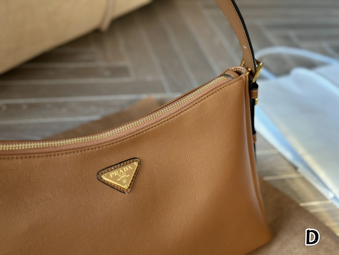 Prada Brown Logo-Accented Bag 090