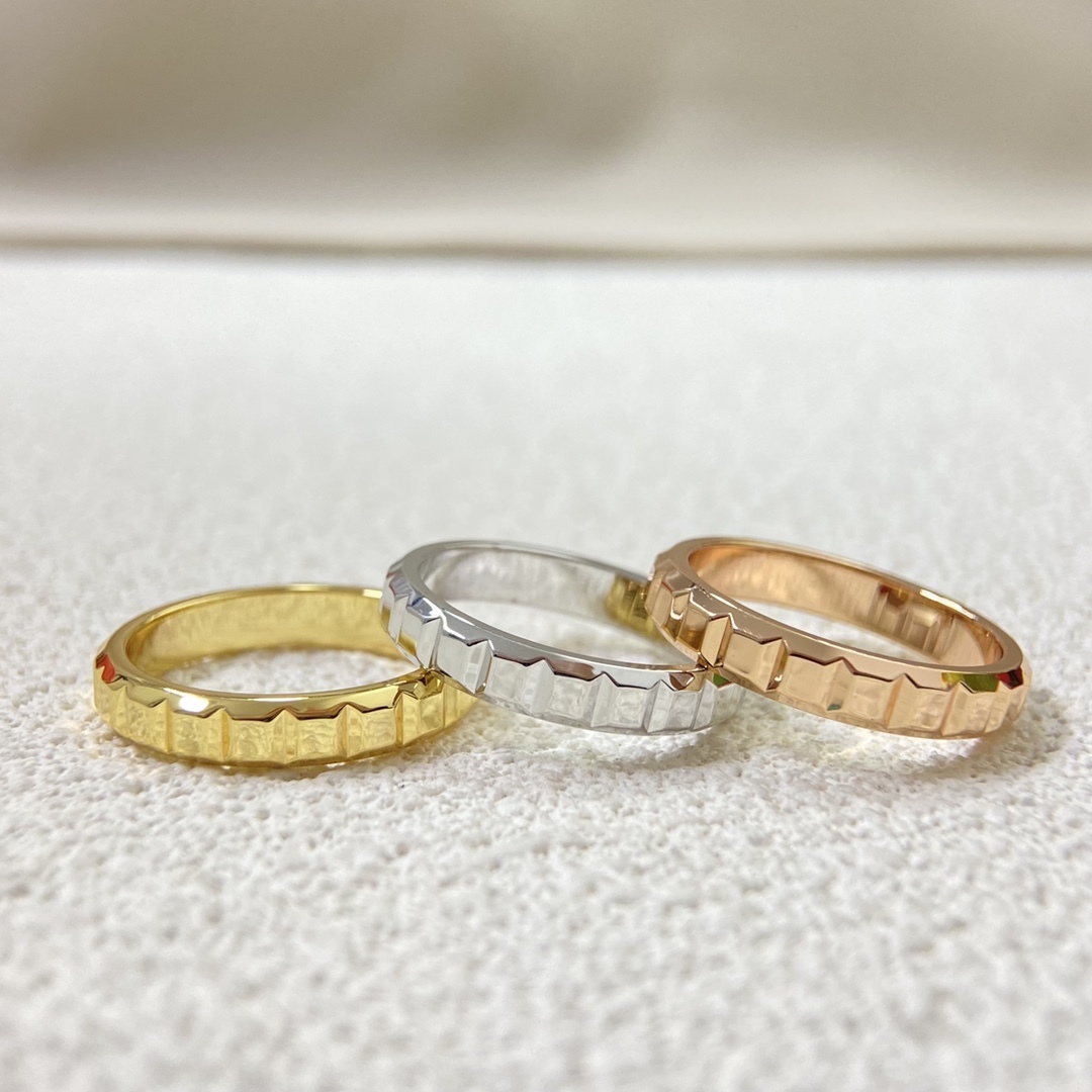 Boucheron Silver Textured Ring 002