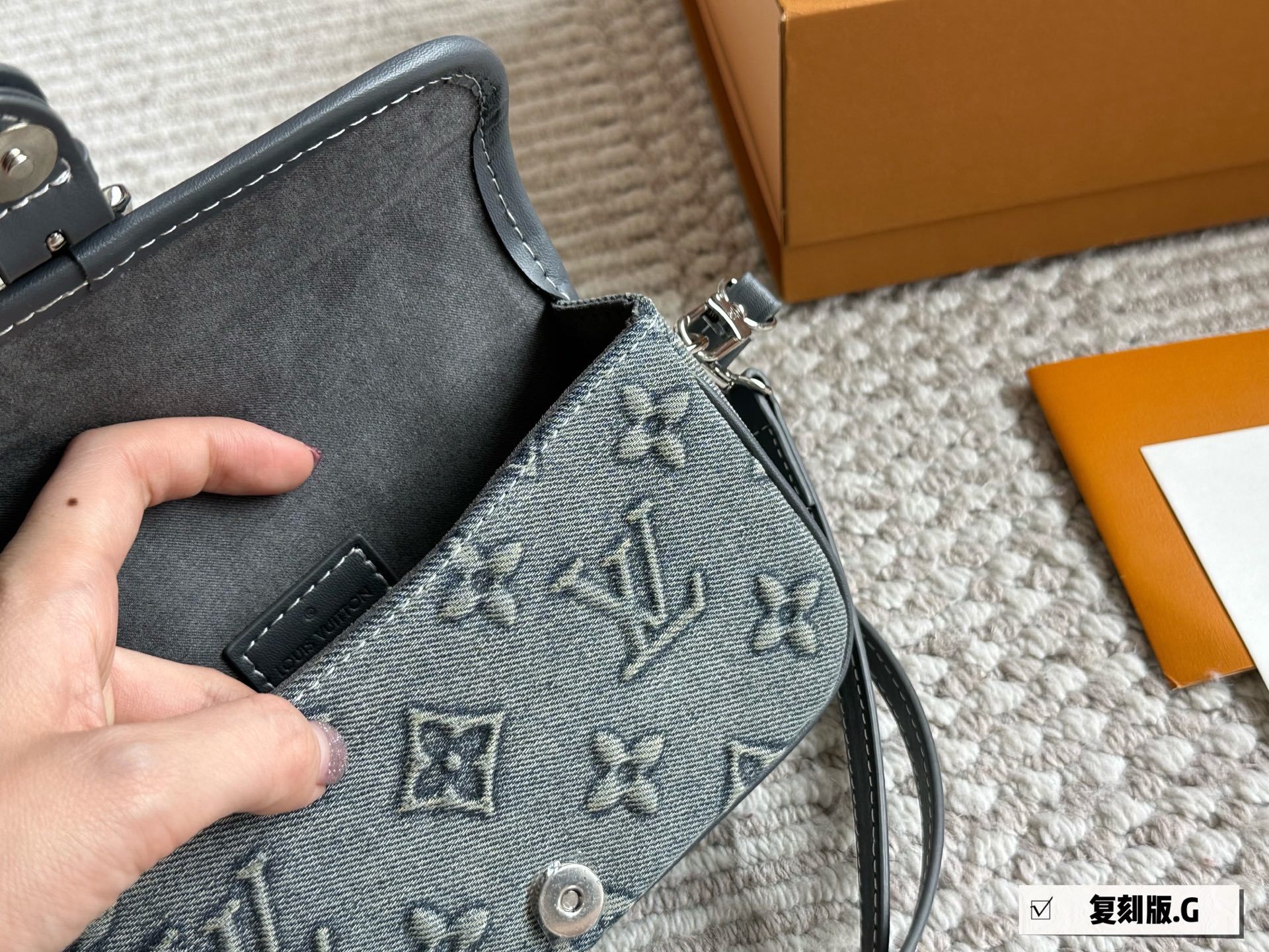 LV Silver Logo-Accented Bag 1583