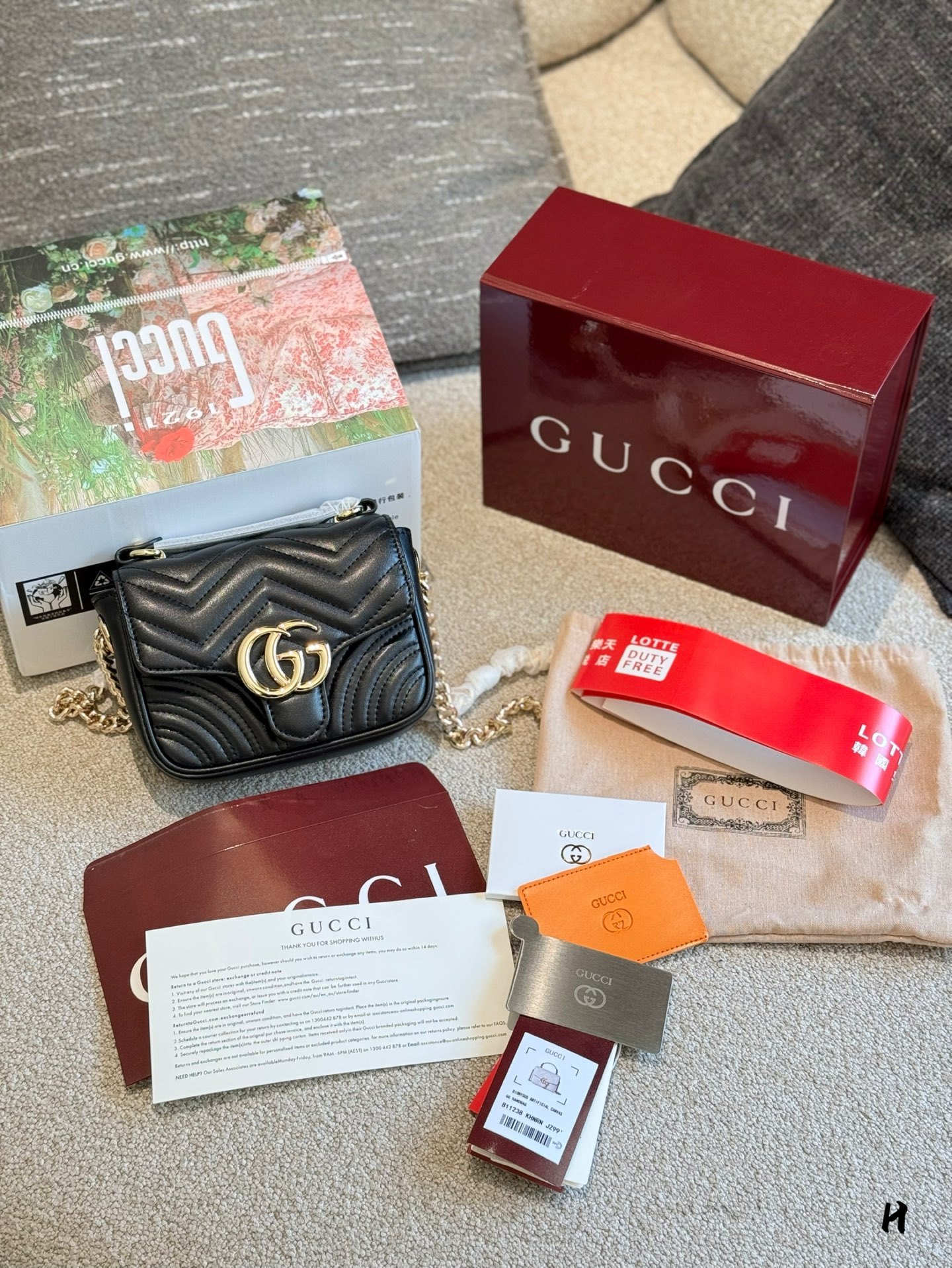 Gucci Rose Gold Logo-Accented Bag 551