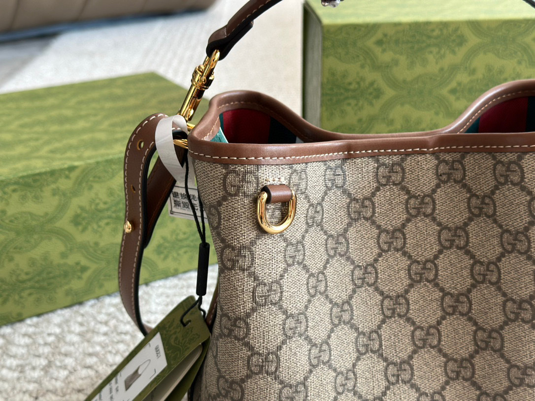 Gucci Silver Quilted Bag 582