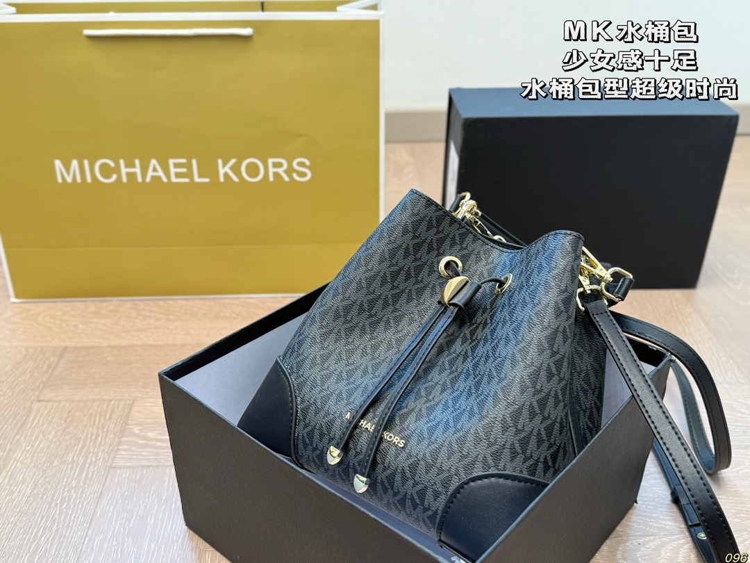 MK Silver Textured Bag 010
