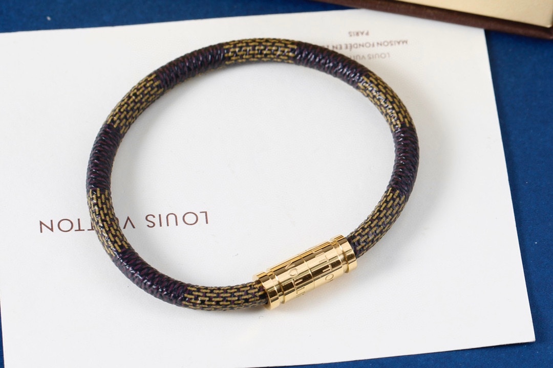 LV bracelet 052