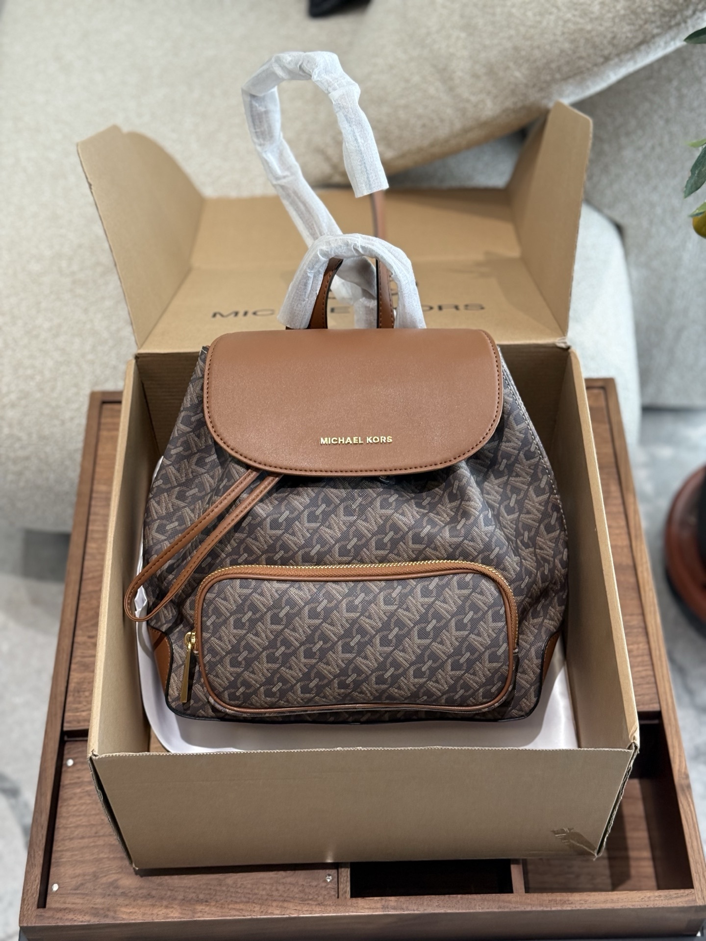 Michael Kors MK Beige Quilted Bag backpack 025