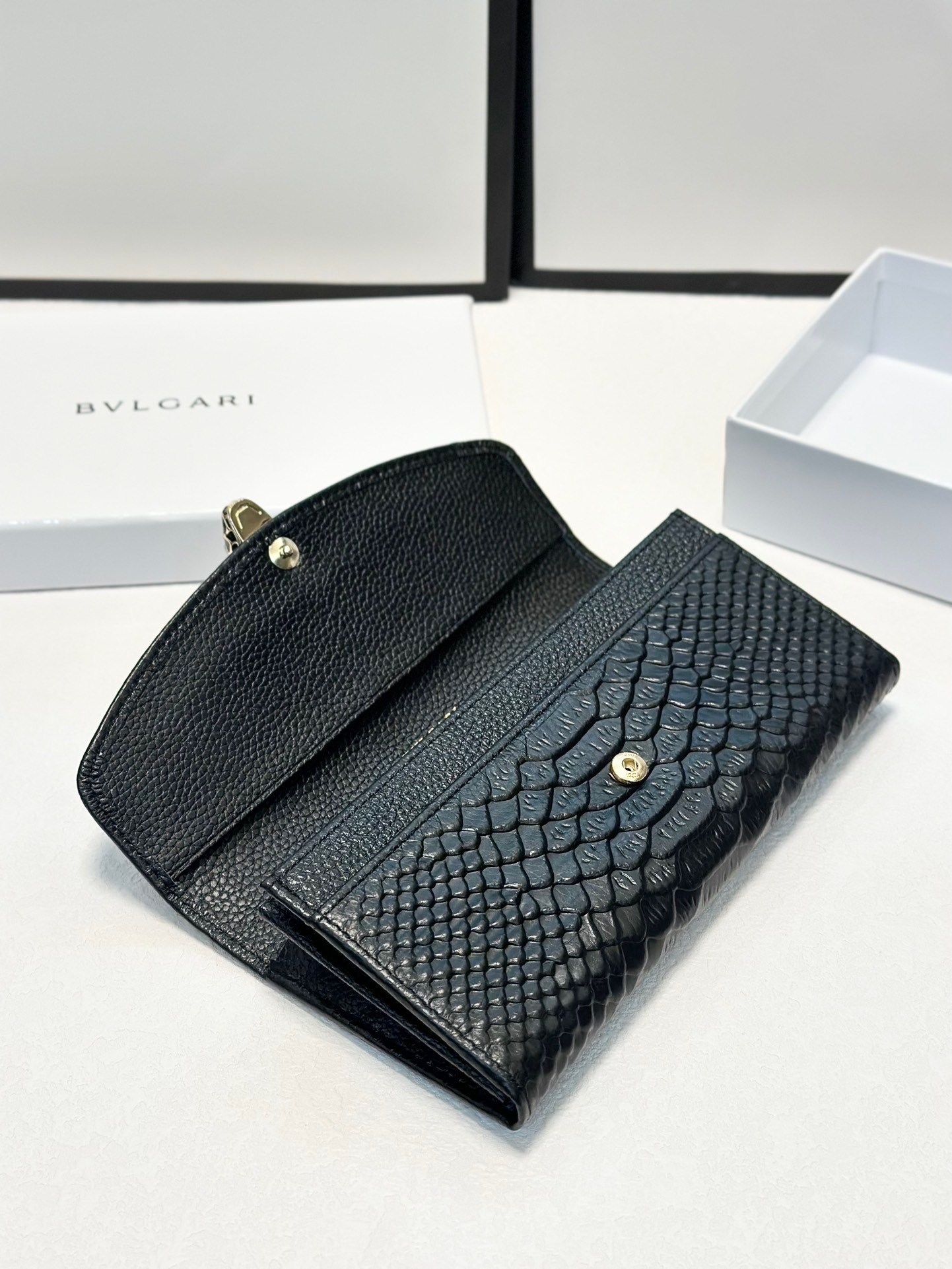 BVLGARI Silver Logo-Accented Bag 203