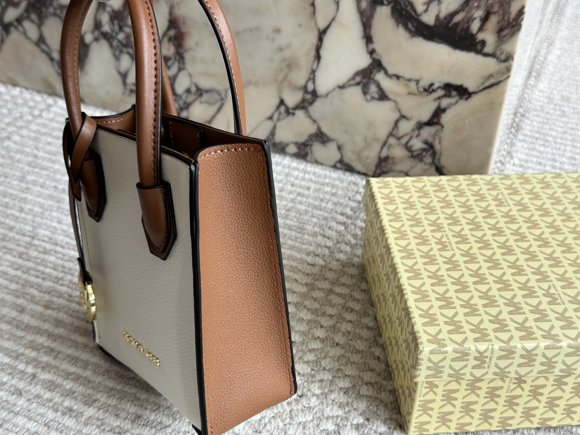 MK Beige Logo-Accented Bag mercer 004