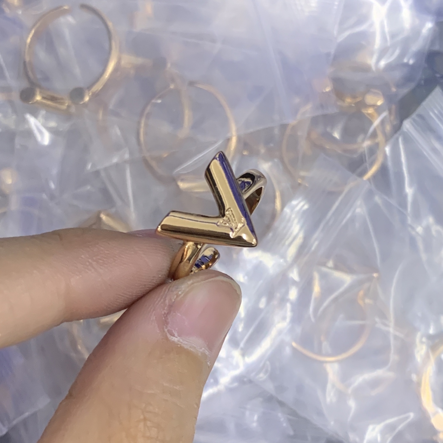 LV Rose Gold Logo-Accented Ring 650