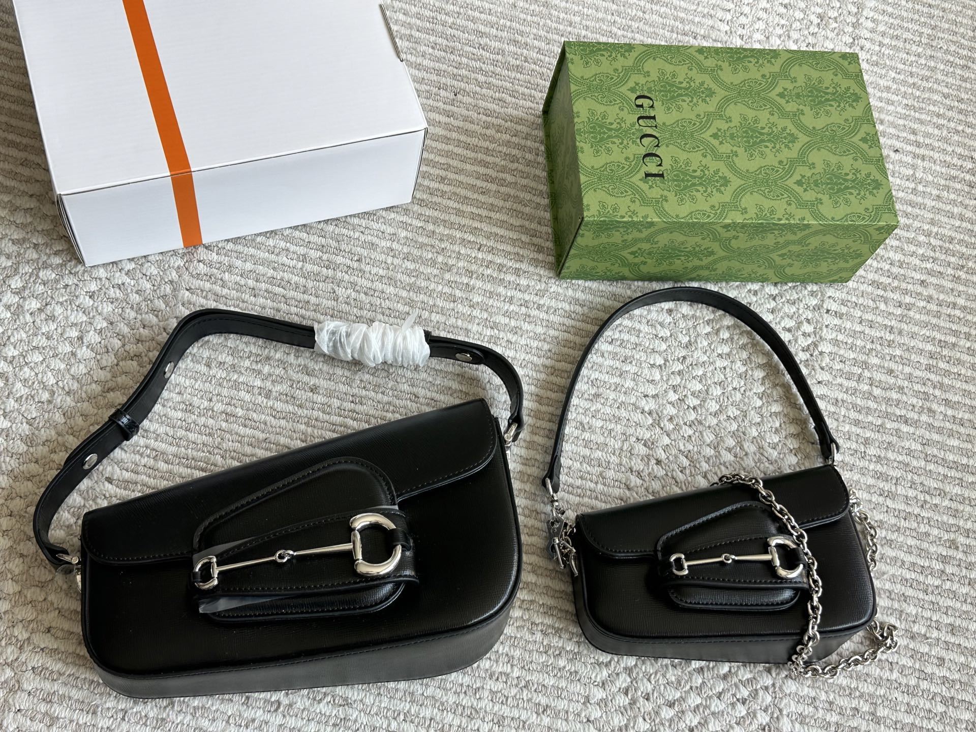 Gucci Silver Vintage-Inspired Bag 566