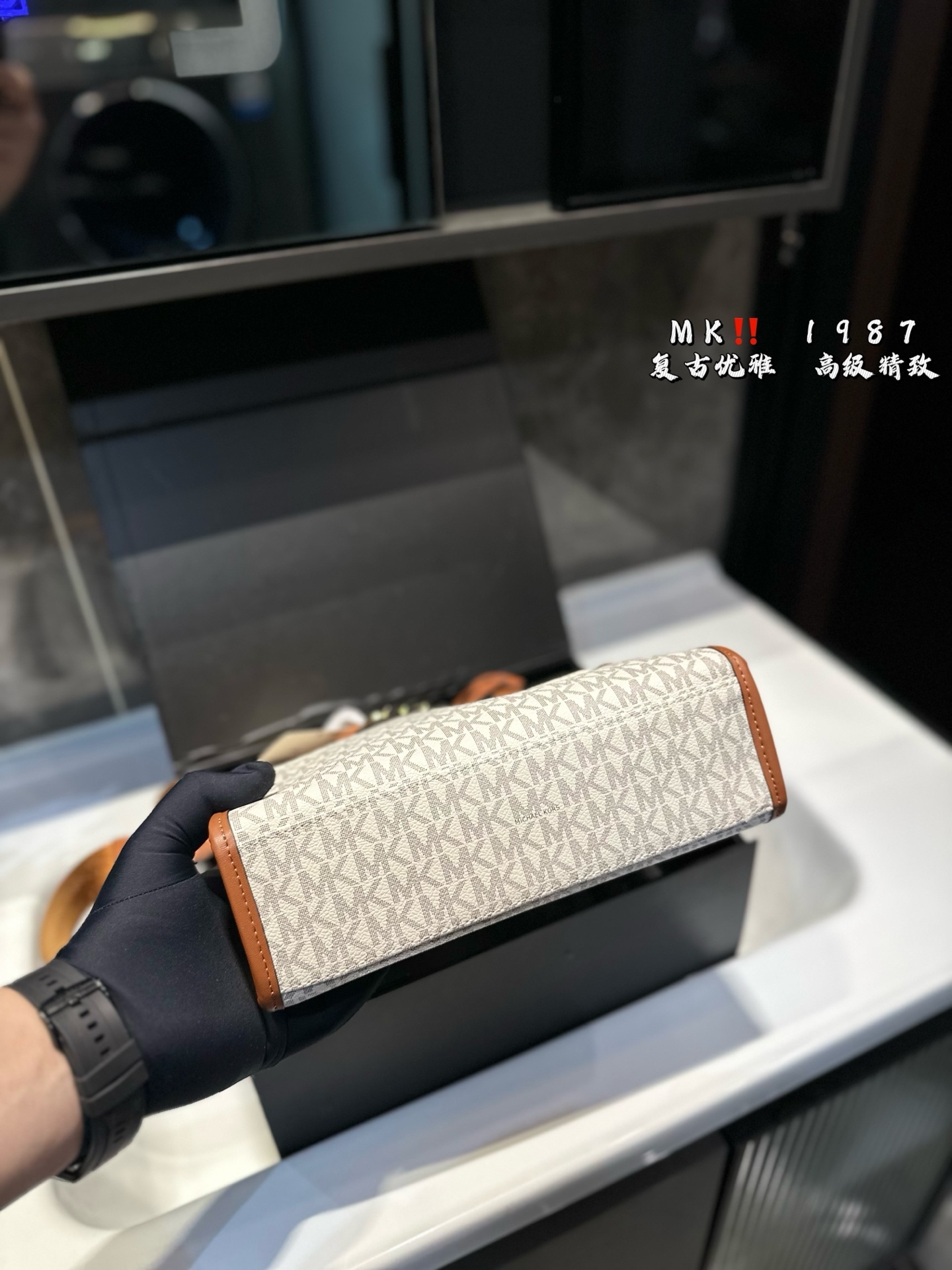 Michael Kors MK EMPIRE Orange Modern Bag 019