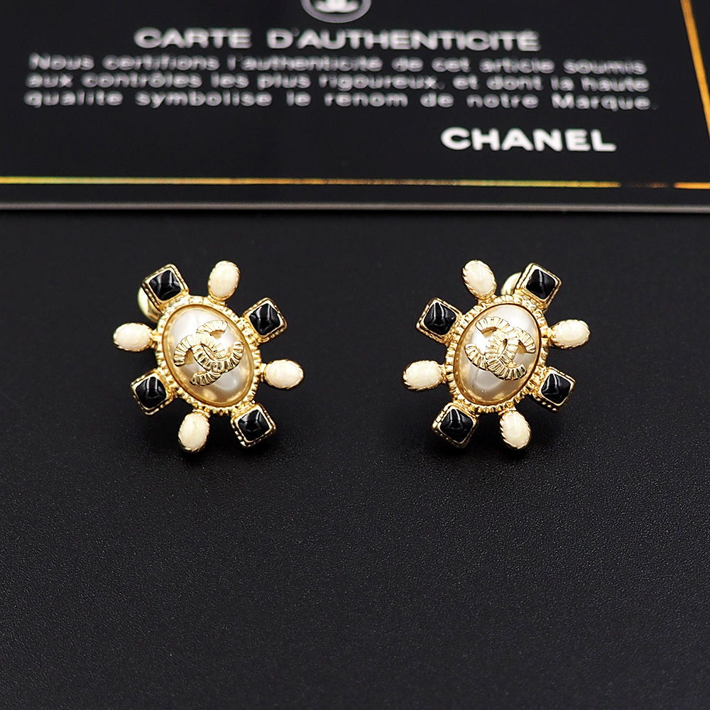 Chanel Rose Gold Vintage-Inspired Earrings 028