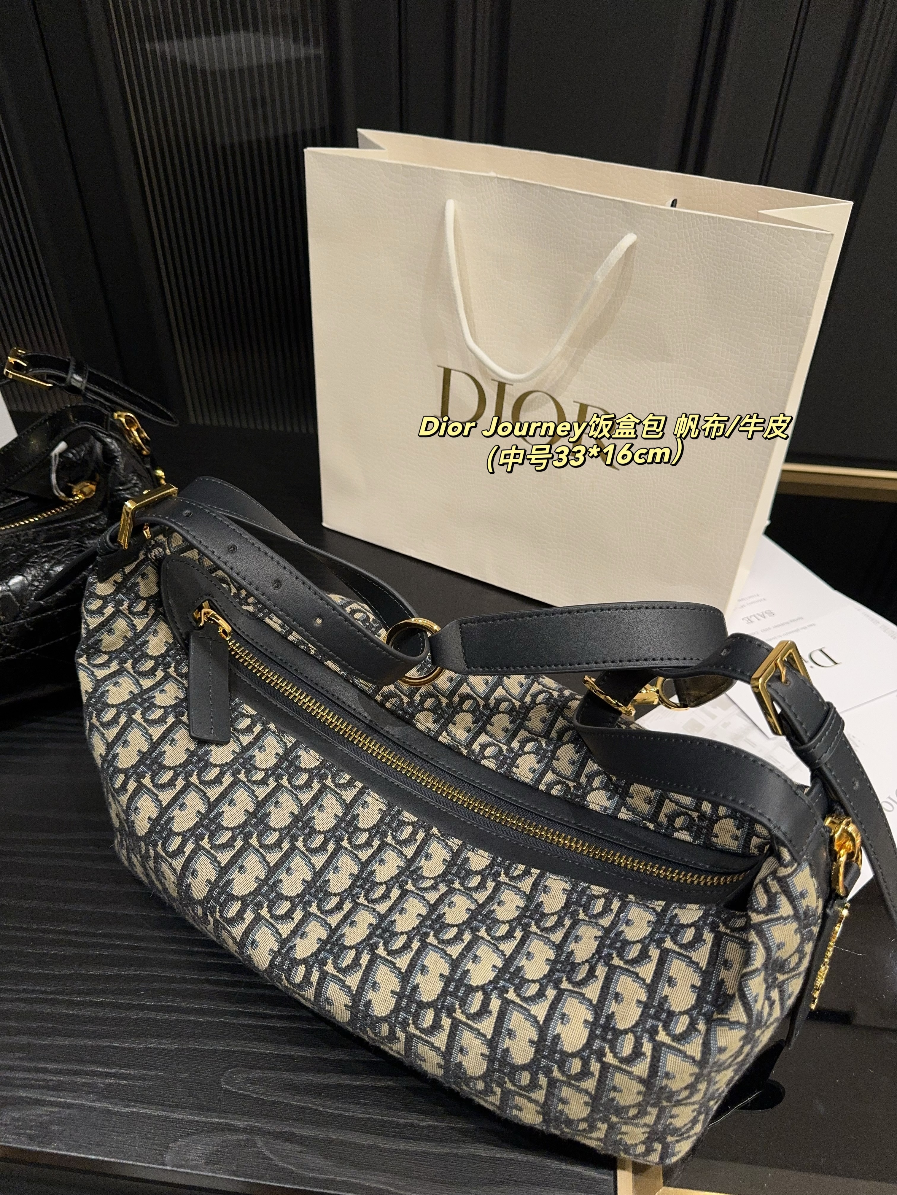 Dior Gold Logo-Accented Bag 772