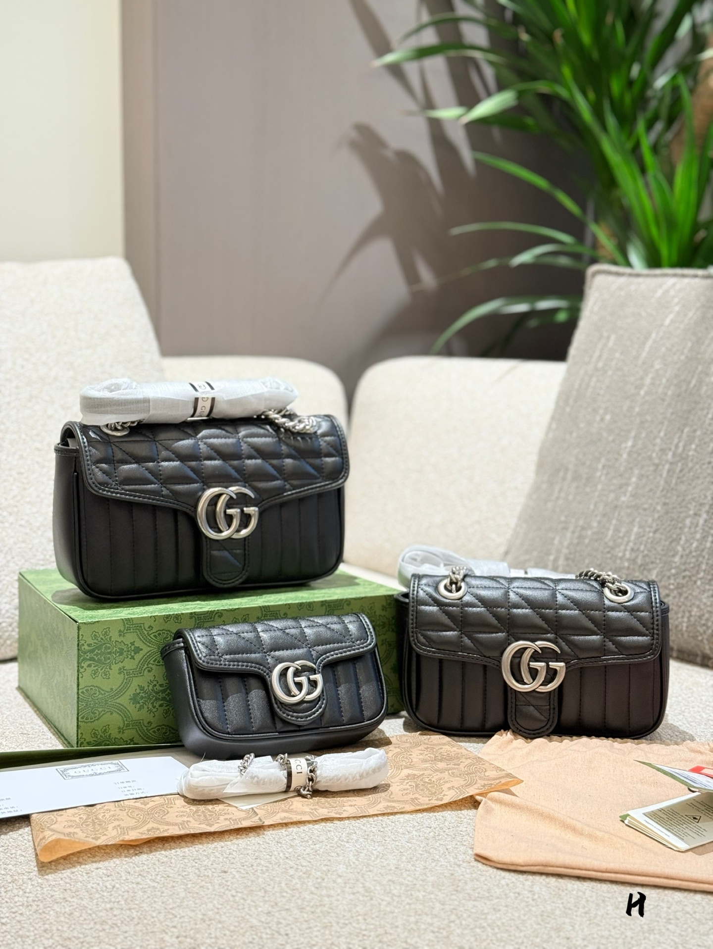Gucci Silver Logo-Accented Bag 539