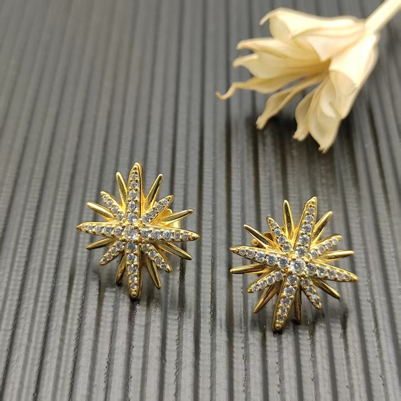 David Yurman Silver Logo-Accented Earrings 229