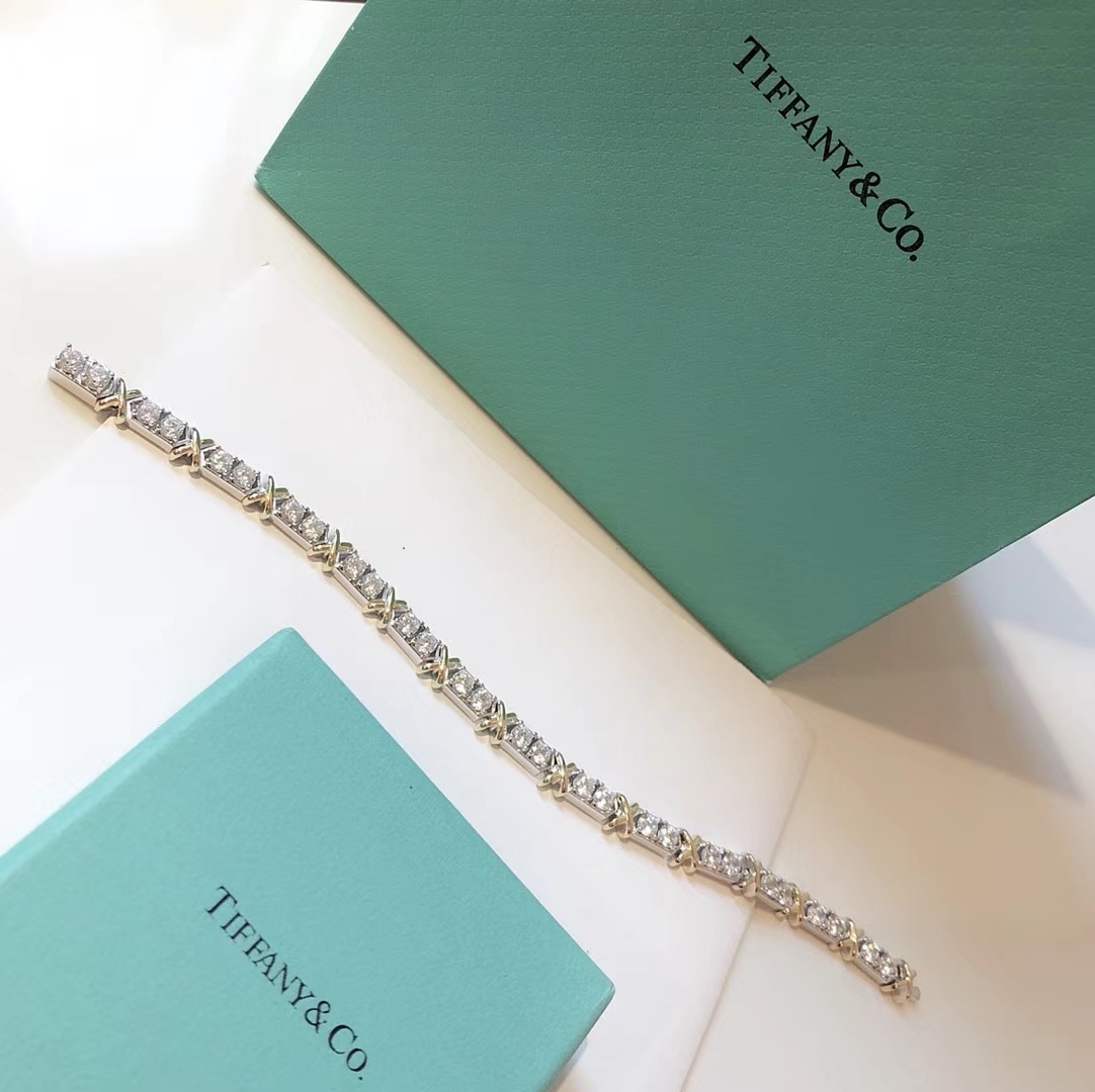 Tiffany Gold Vintage-Inspired Bracelet 240