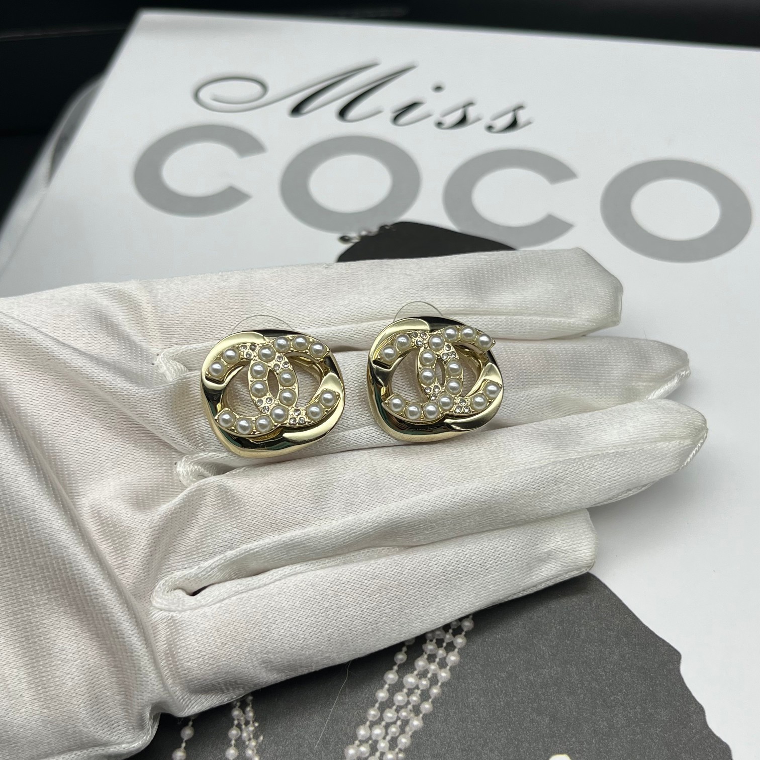 Chanel Silver Logo-Accented Earrings 017
