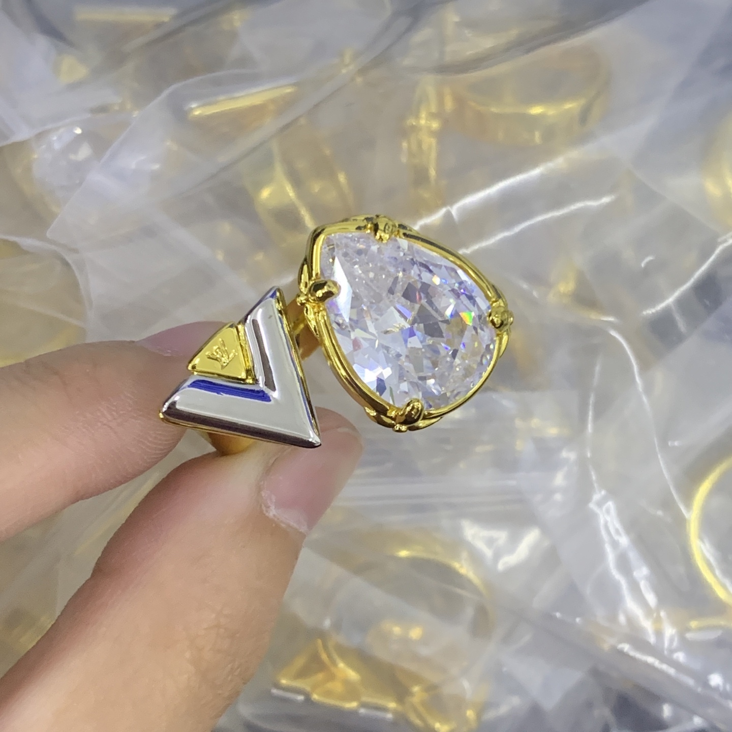 LV Gold Logo-Accented Ring 653