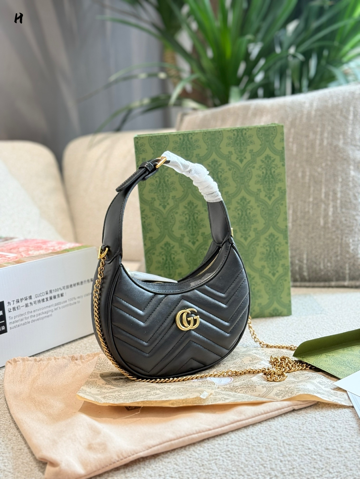 Gucci Silver Vintage-Inspired Bag 532