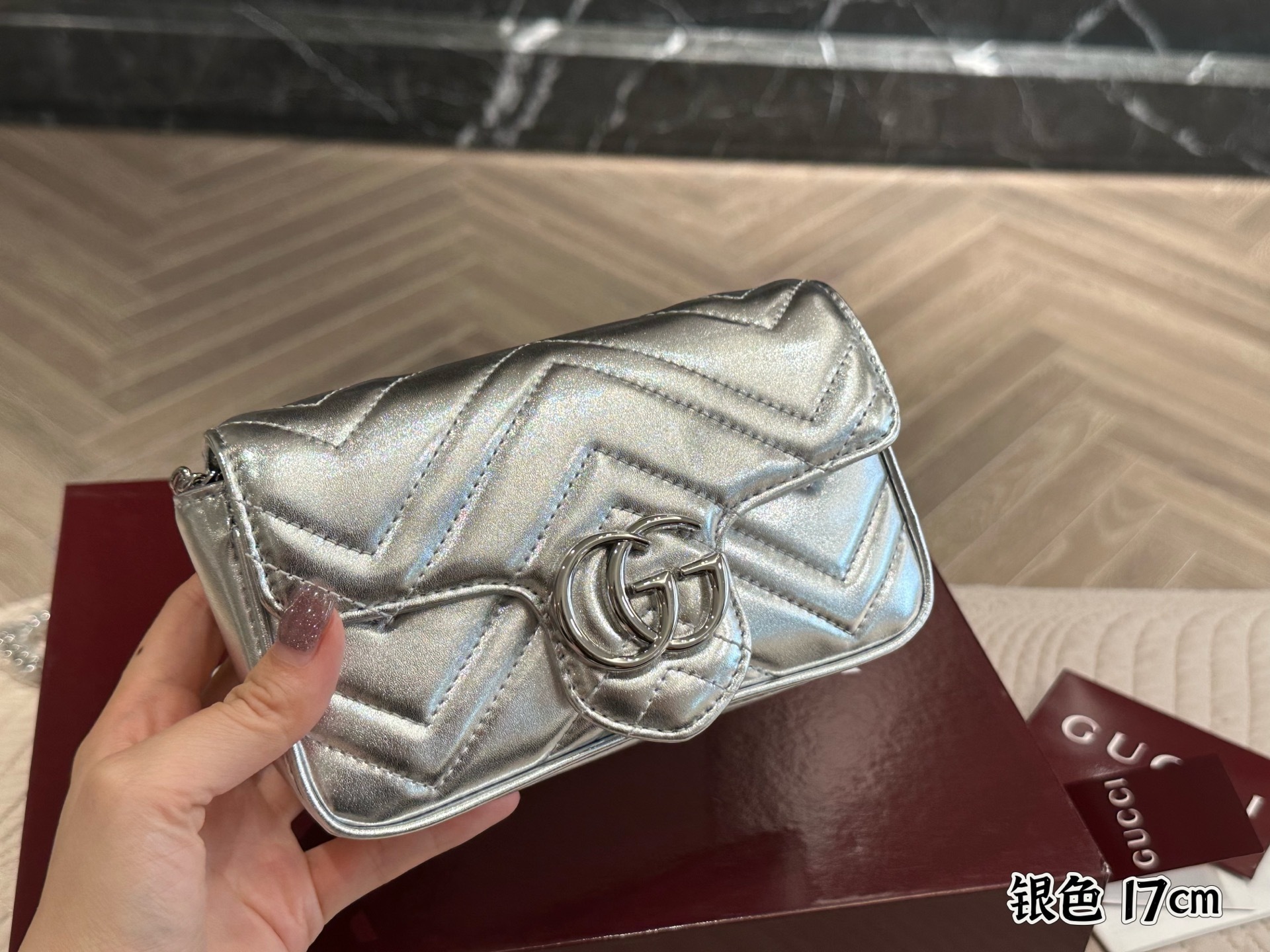 Gucci Silver Vintage-Inspired Bag 530