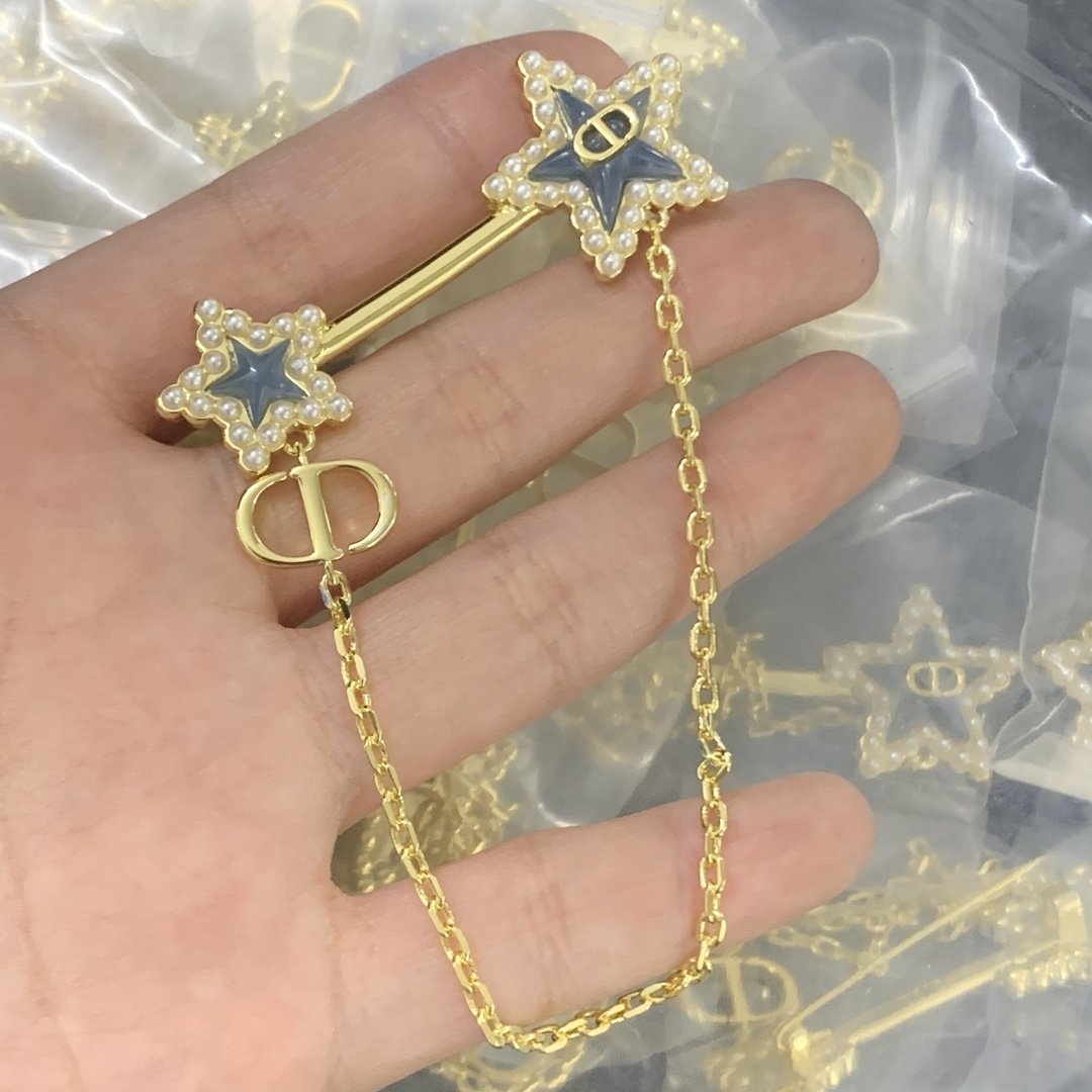 Dior Gold Vintage-Inspired Brooch 677