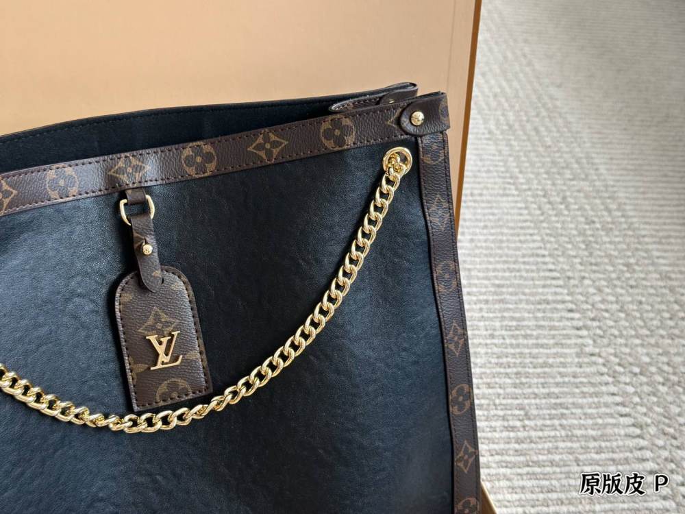 LV Silver Vintage-Inspired Bag 1617