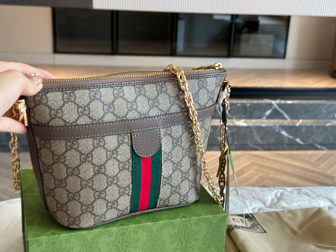 Gucci Silver Quilted Bag 575