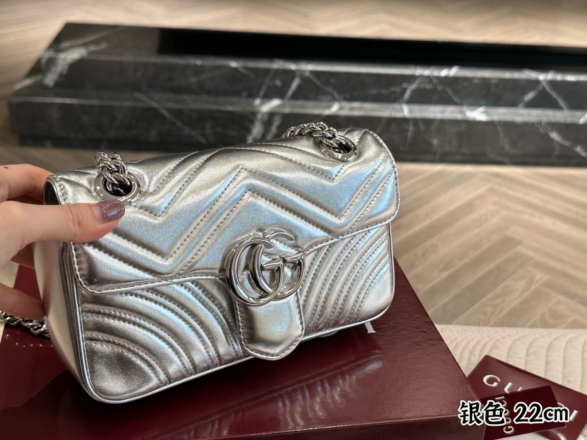 Gucci Silver Vintage-Inspired Bag 530