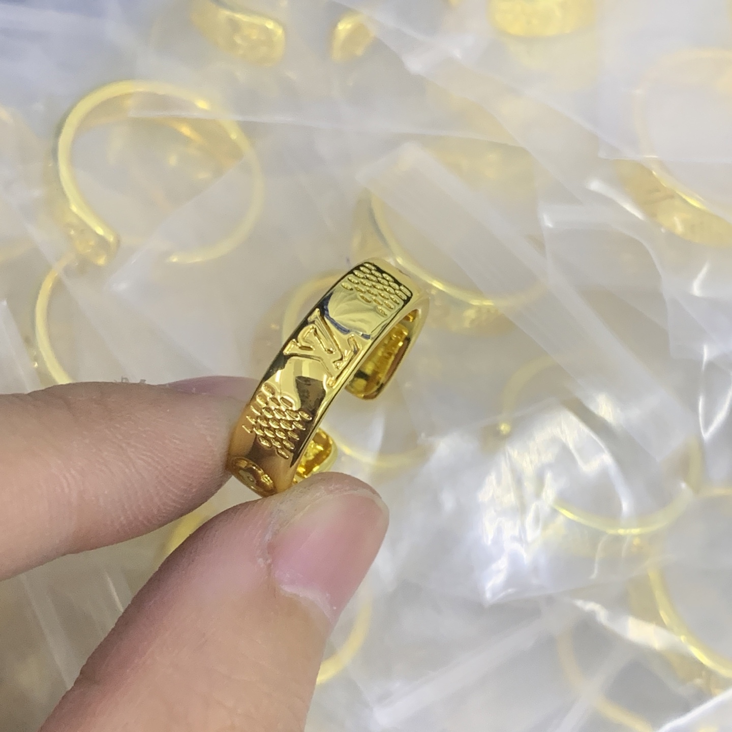 LV Gold Romantic Ring 1017