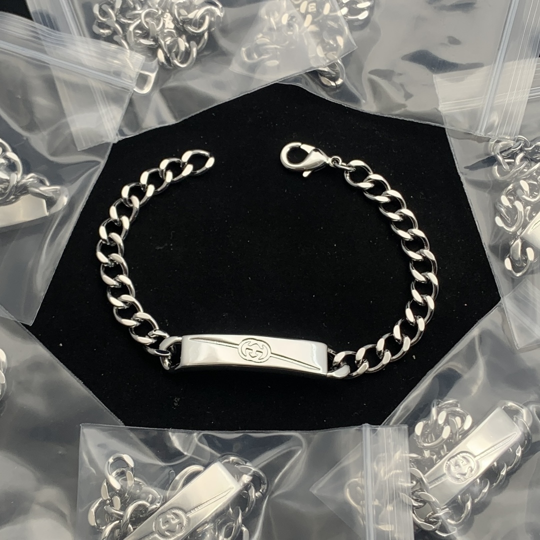 Gucci Silver Logo-Accented Bracelet 480