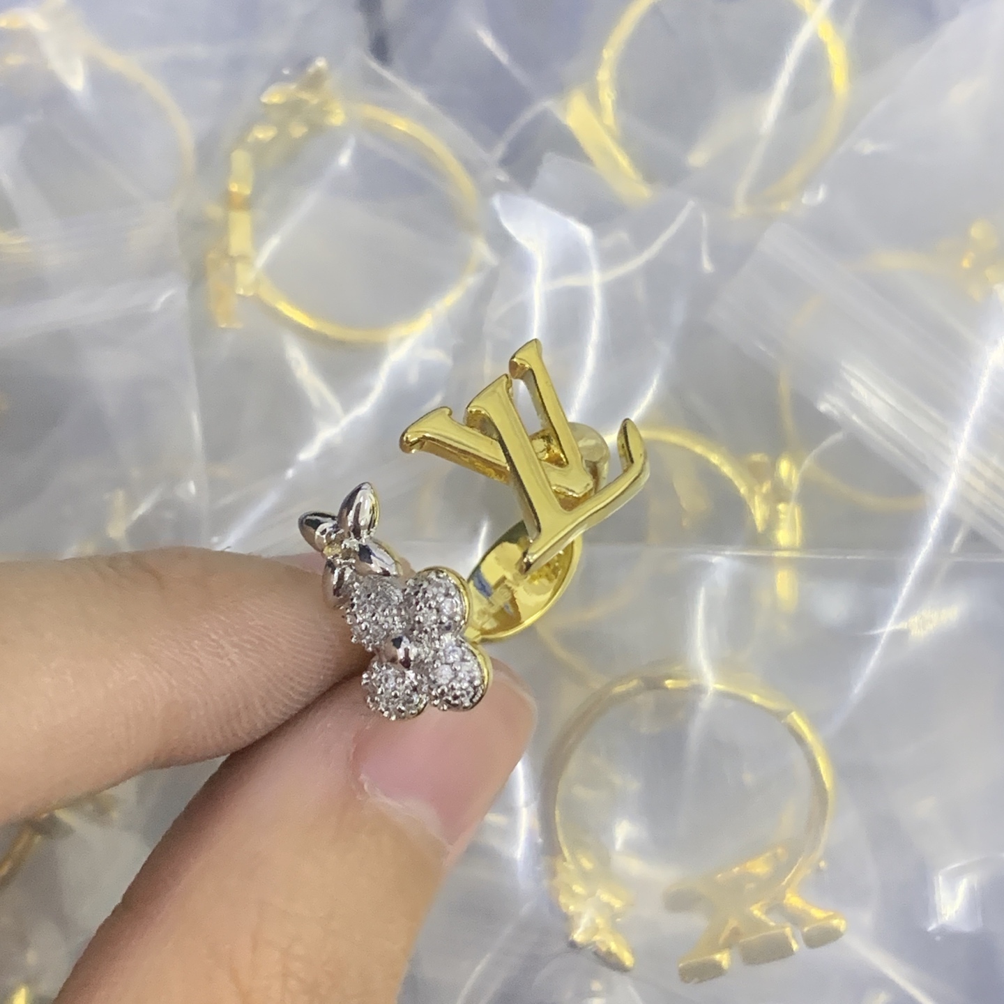 LV Rose Gold Romantic Ring 656