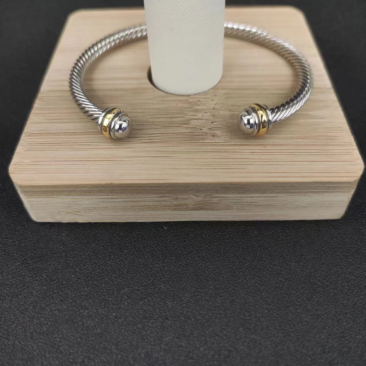 David Yurman Silver Logo-Accented Bracelet 023