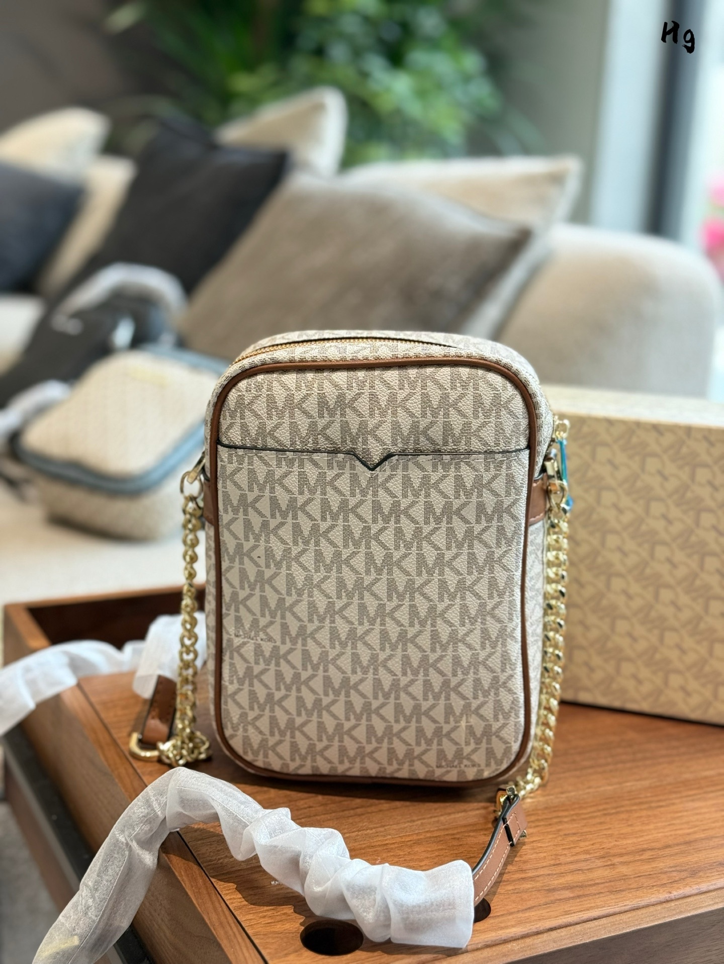 MK bag mercer 00