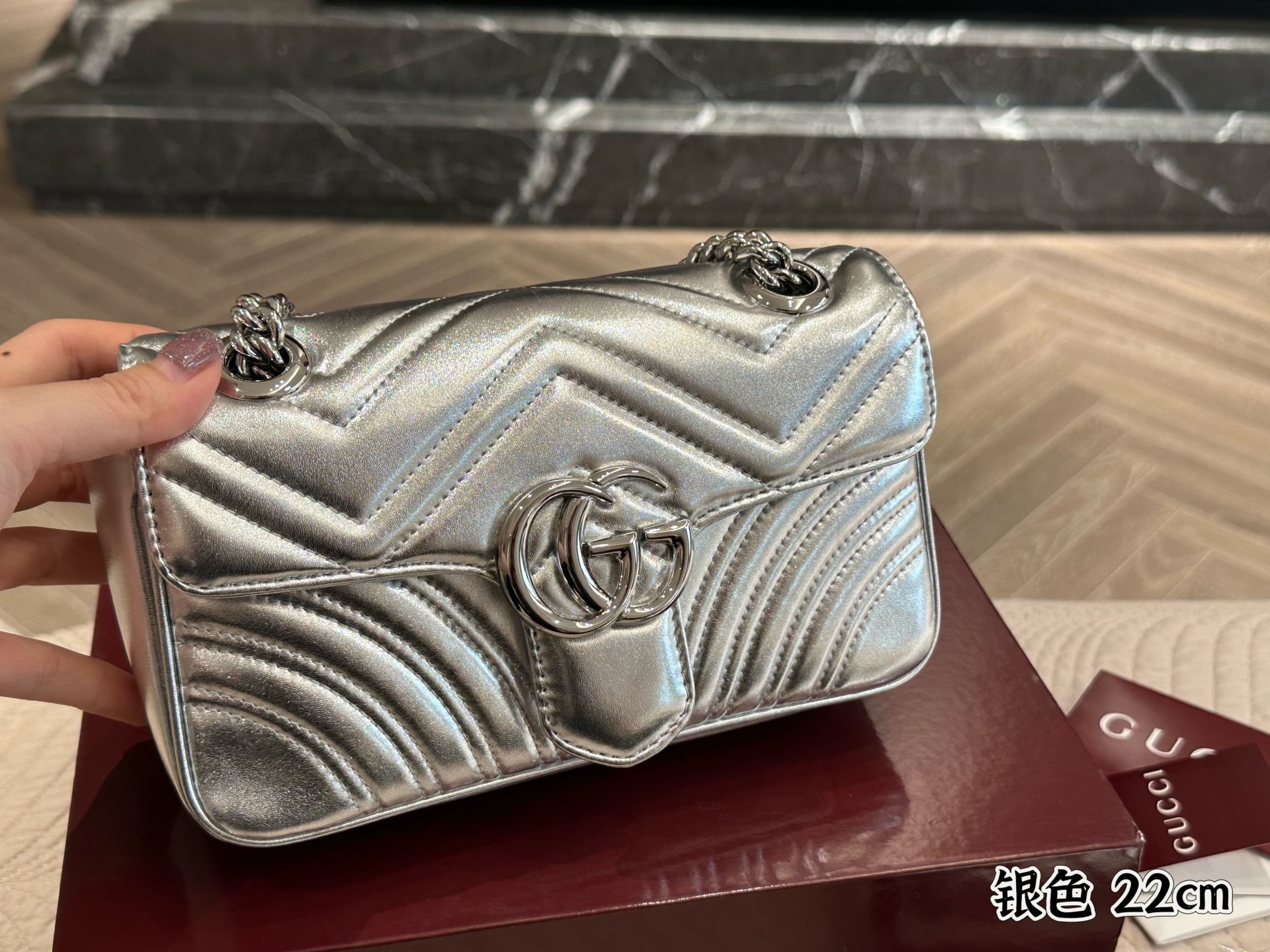 Gucci Silver Vintage-Inspired Bag 530