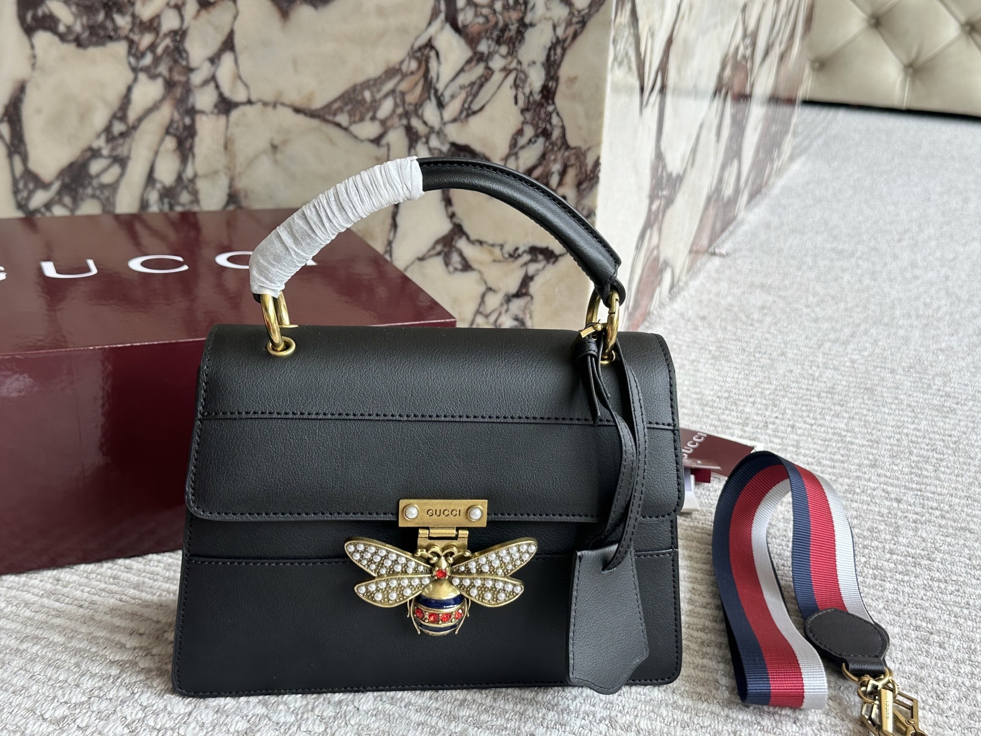 Gucci Silver Vintage-Inspired Bag 559