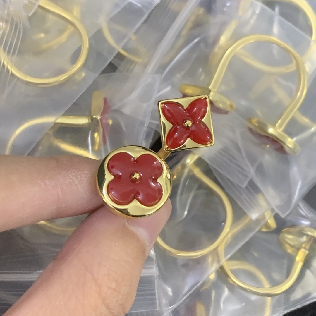 LV Rose Gold Logo-Accented Ring 689