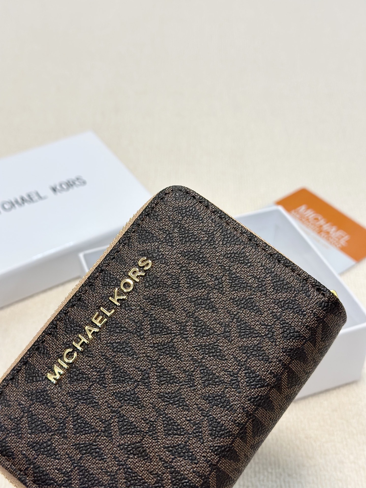 Michael Kors MK Silver Textured Wallet Bag 027
