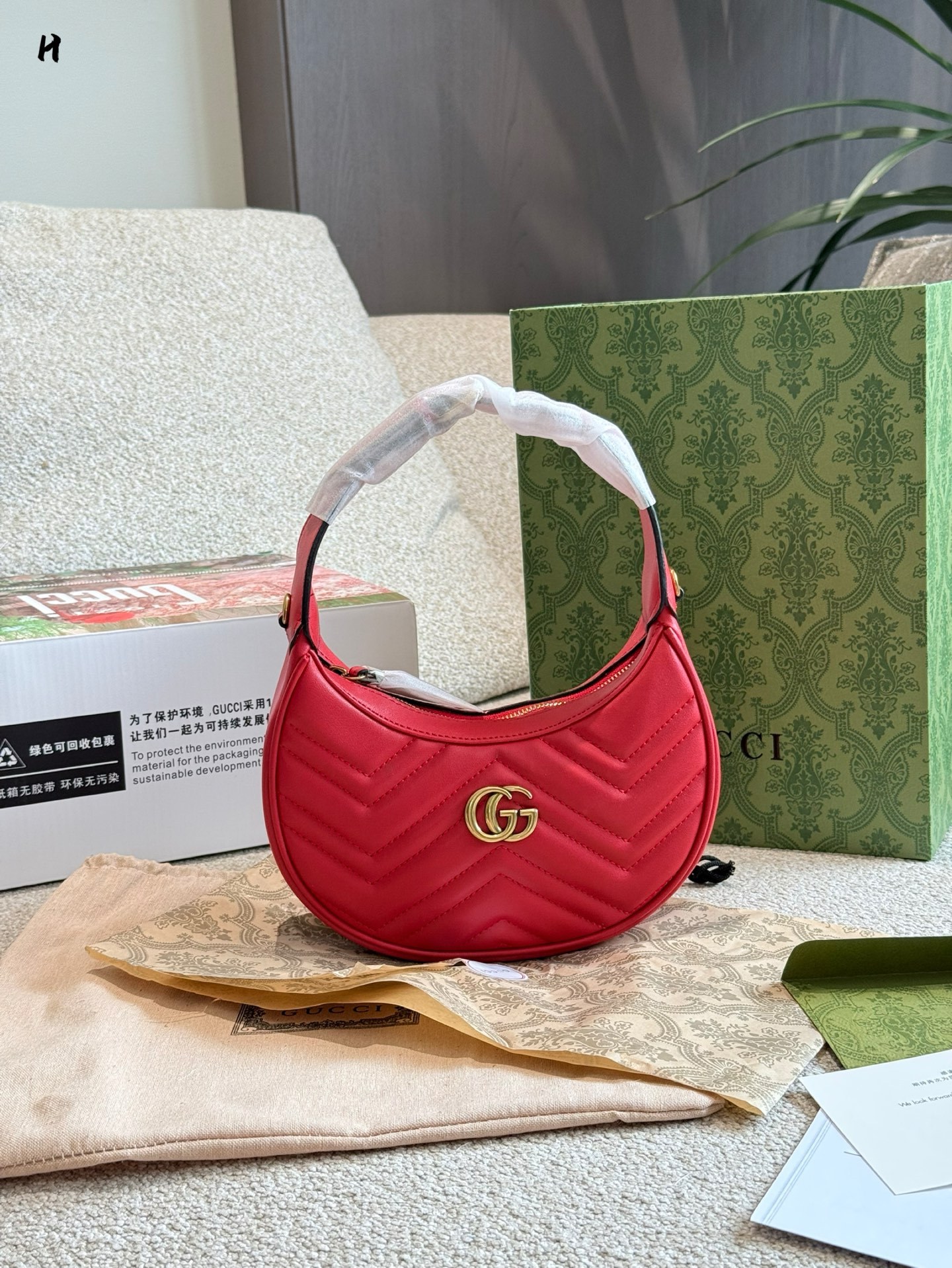 Gucci Silver Vintage-Inspired Bag 532