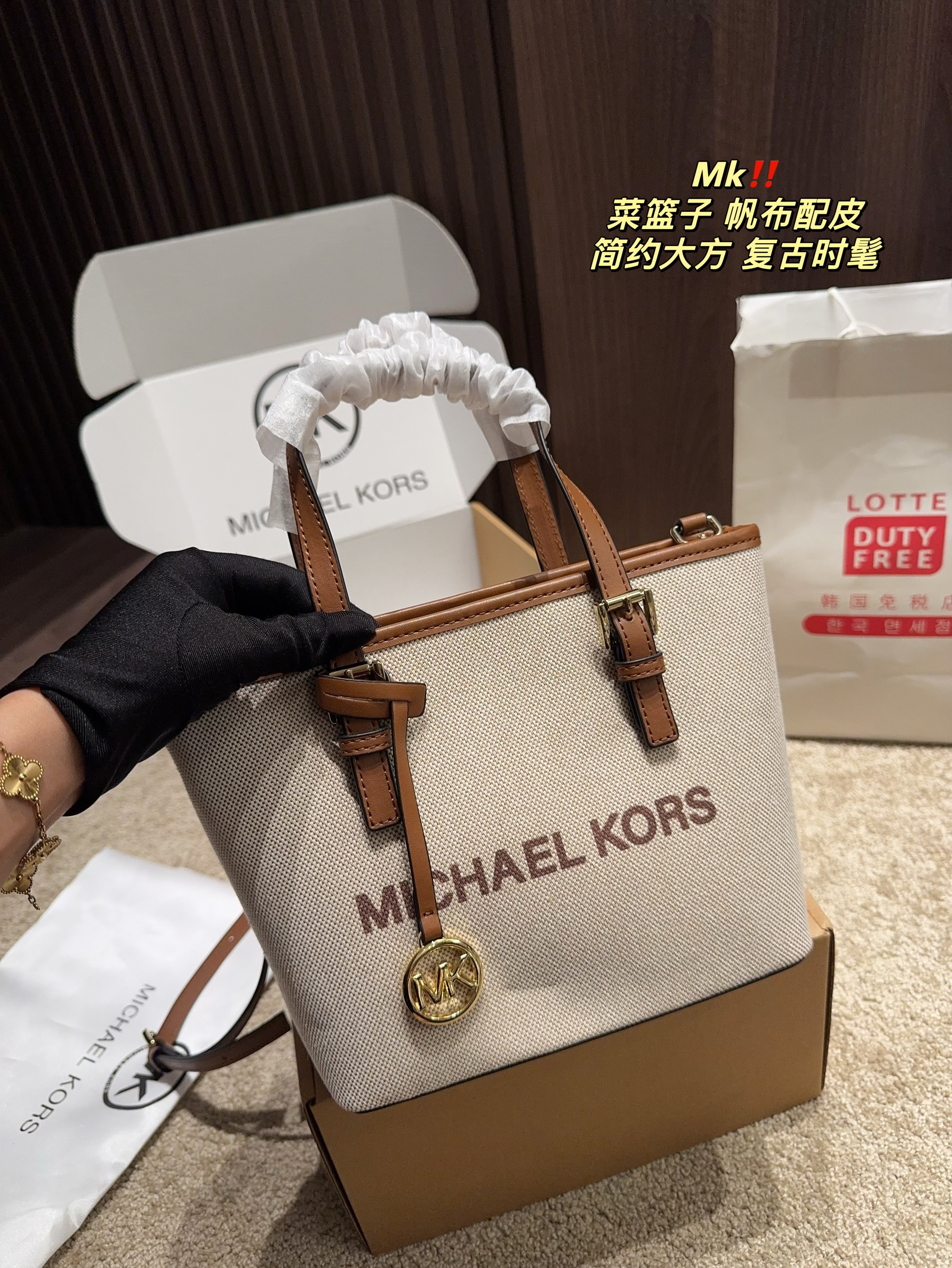 Michael Kors MK Silver Vintage-Inspired Bag 023