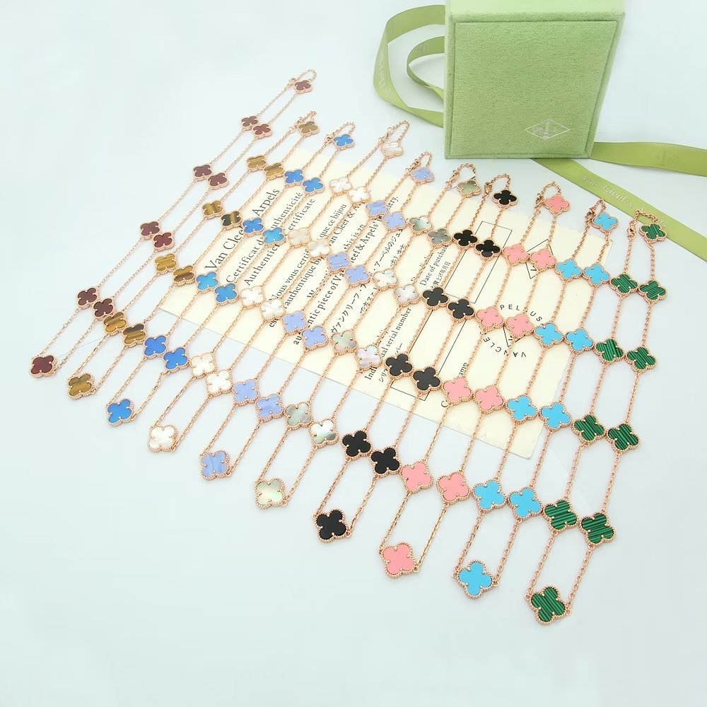 Van Cleef Gold Vintage-Inspired Necklace 052
