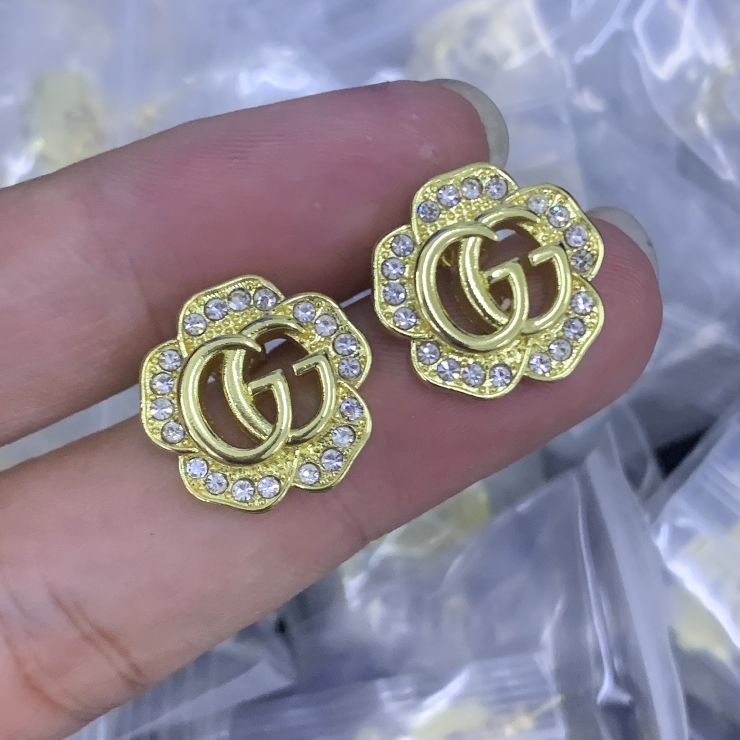 Gucci Rose Gold Logo-Accented Earrings 380