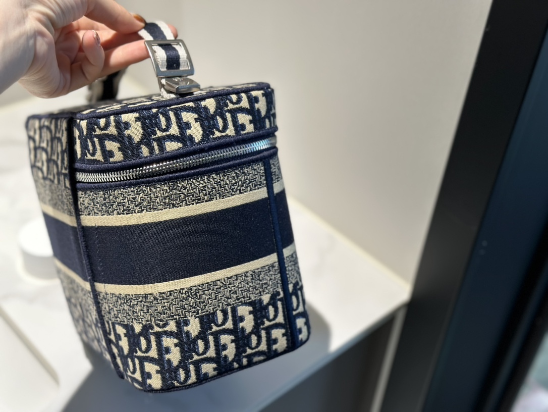 Dior Silver Vintage-Inspired Bag 751