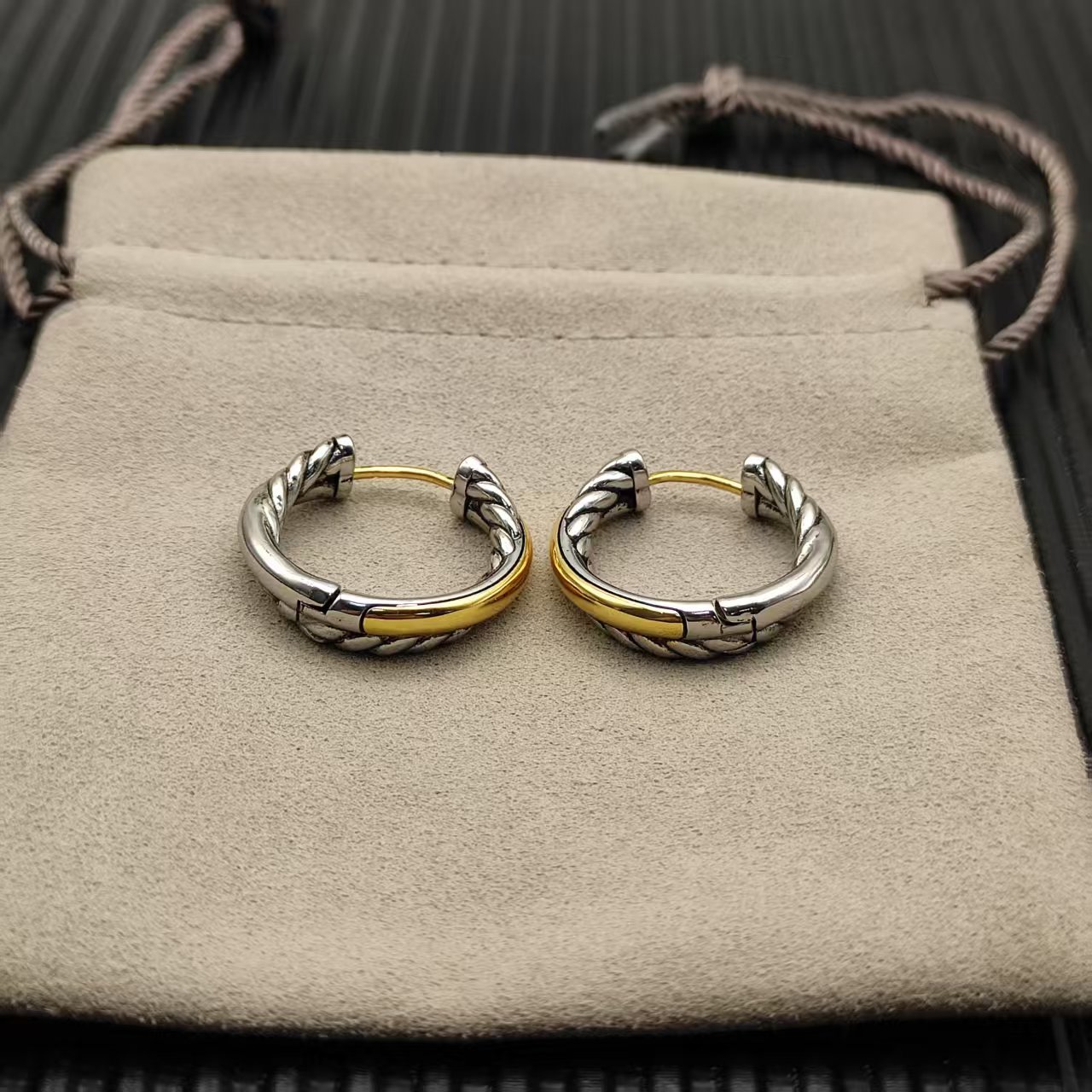 David Yurman Silver Logo-Accented Earrings 234