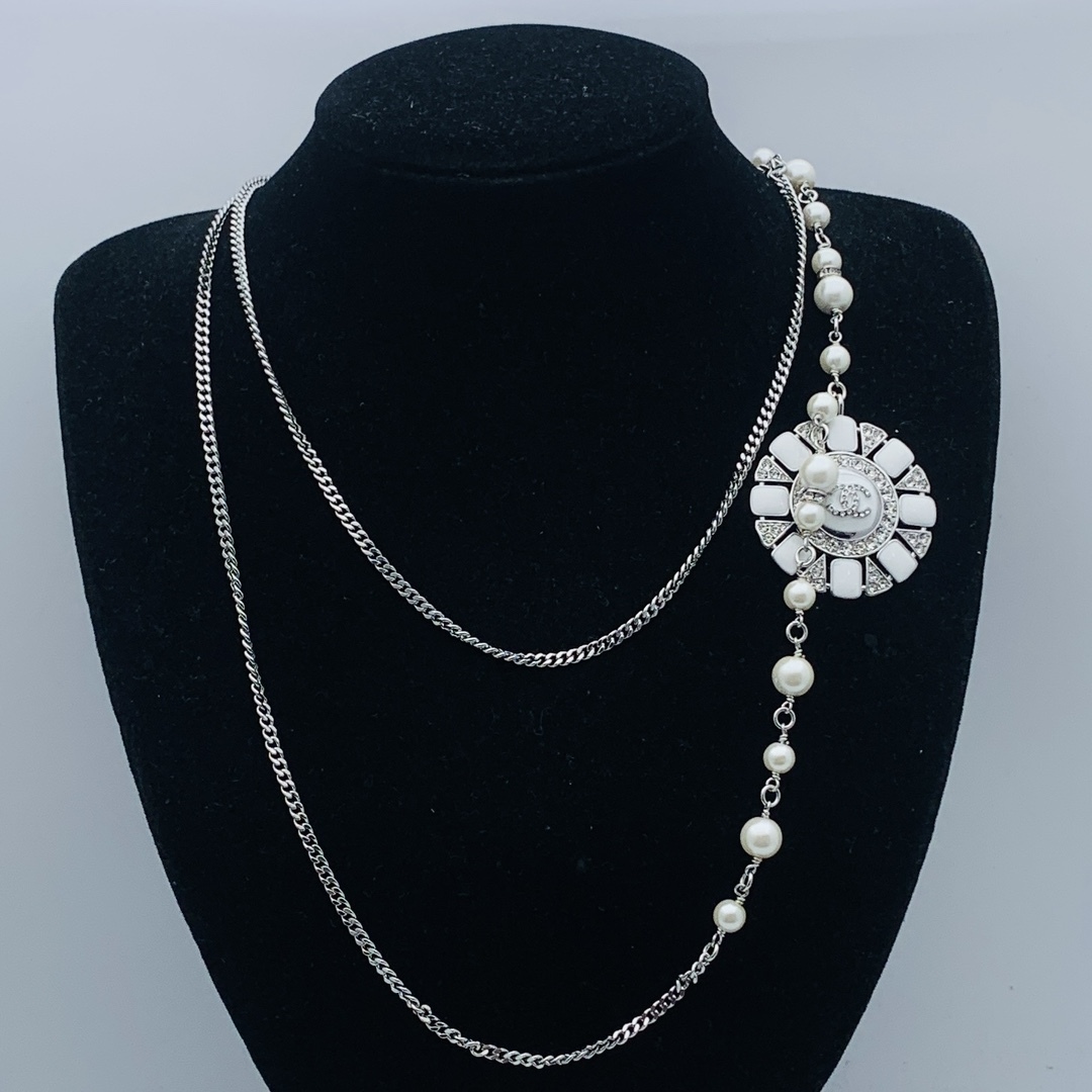 Chanel Silver Vintage-Inspired Necklace 913