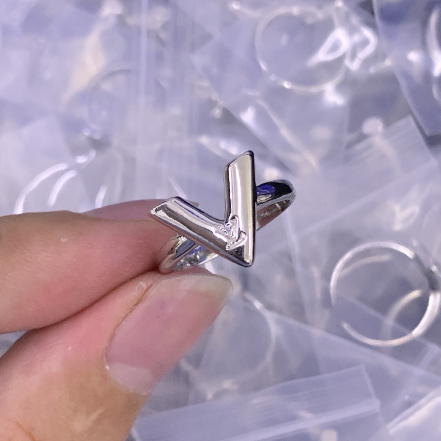 LV Silver Logo-Accented Ring 609