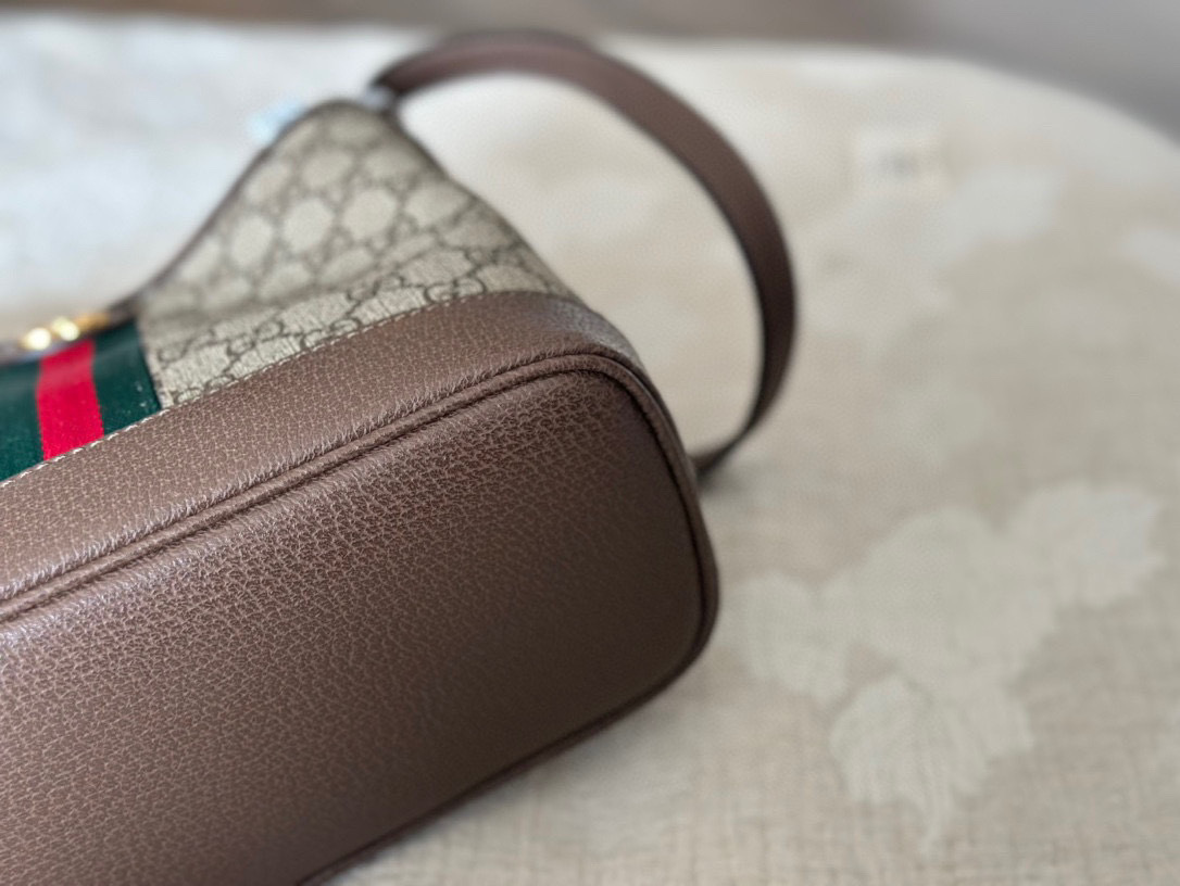 Gucci Silver Quilted Bag 590