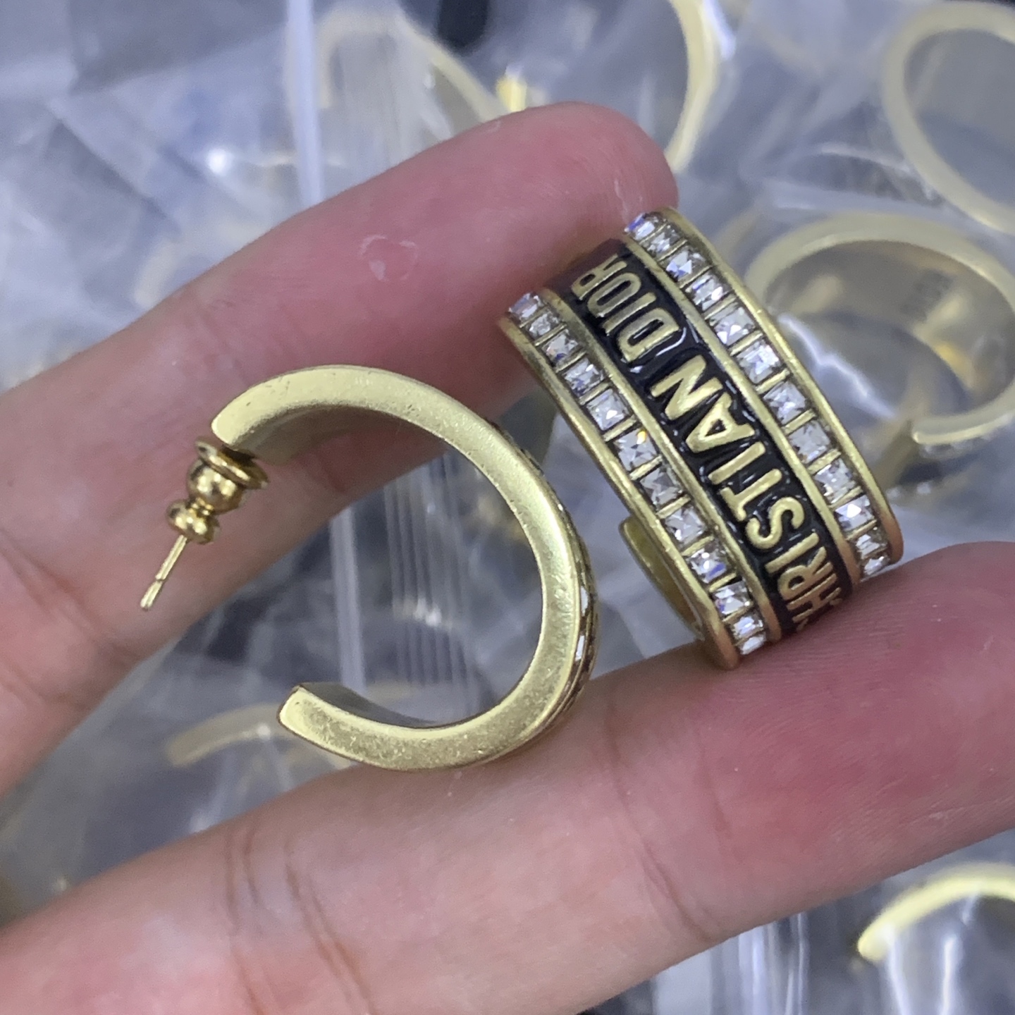 Dior Gold Logo-Accented Earrings 550