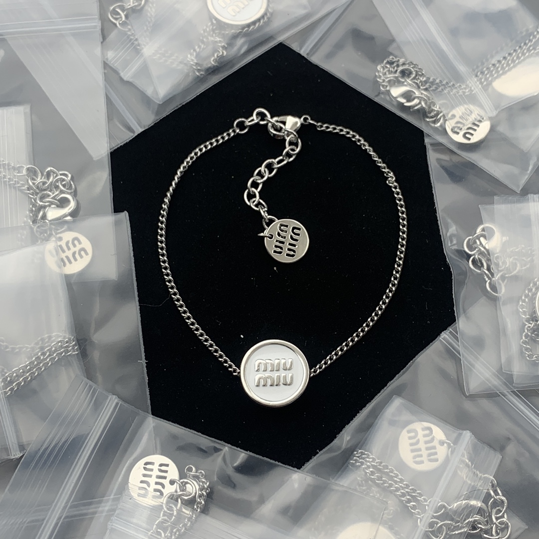 Miu Miu Silver Logo-Accented Bracelet 088