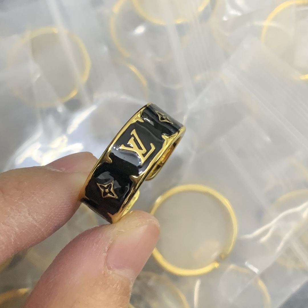 LV Gold Geometric Ring 688