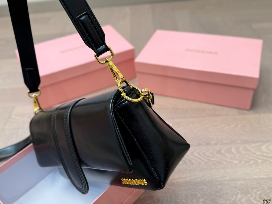 Jacquemus Rose Gold Vintage-Inspired Bag 008 27cm